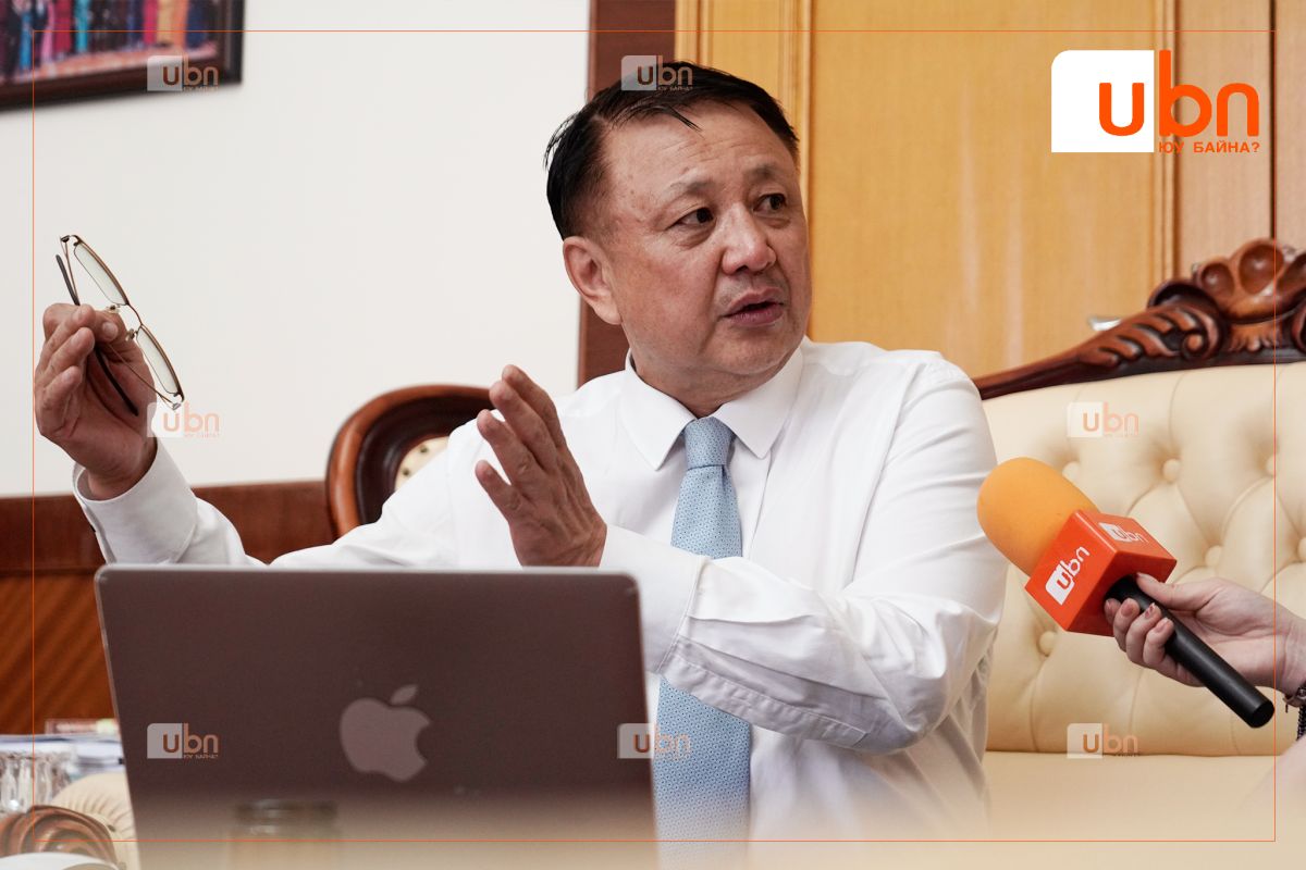 UBn_mn's tweet image. Р.Даваадорж: Ил болсон оффтейк гэрээ дунд 1 сая тн гэж тохирчихоод 3 сая тн нүүрс нийлүүлчихсэн гэрээ ч байсан‼️‼️

ubn.mn/p/91070

-Эдийн засагч Р.Даваадоржтой ил болсон нүүрсний гэрээнүүд болон төсвийн асуудлаар ярилцлаа-

📌Манай улсад хамгийн багадаа 800 гаруй сая…