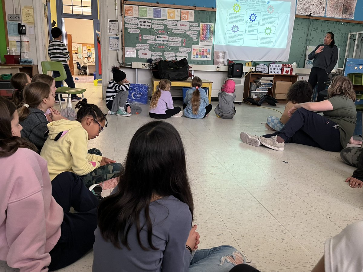 McM_MsT's tweet image. #GirlsWhoGame members continuing discussions, sharing &amp;amp; establishing team norms: building trust, shared responsibility &amp;amp; values 🎮 connections as a class community of learners; discuss global goals #teachSDGs

#MinecraftEDU @Dell @MicrosoftEDU @intel #TransformEDU @PlayCraftLearn