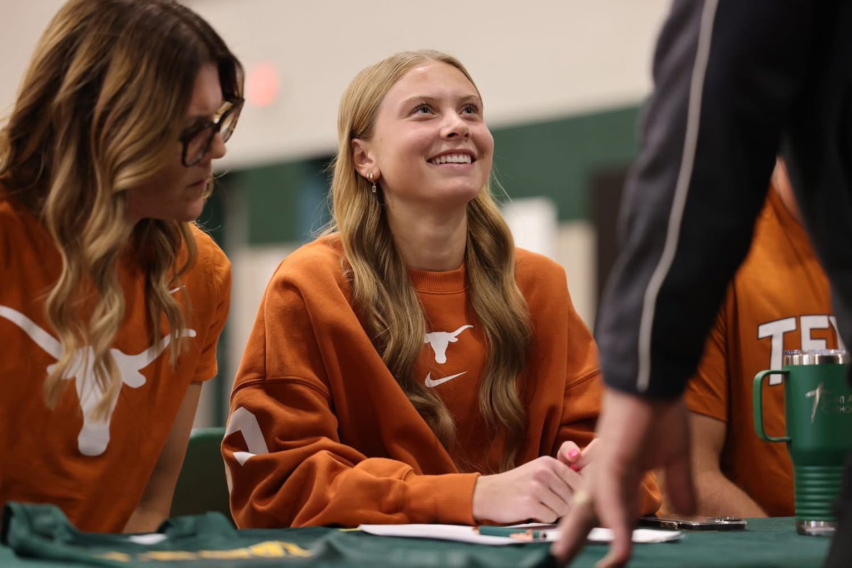 StAlbertSchools's tweet photo. Hook'em Horns! Lili Denton signed her National Letter of Intent this afternoon to continue her academic and athletic career at the University of Texas. https://t.co/ou8JZOuDe5