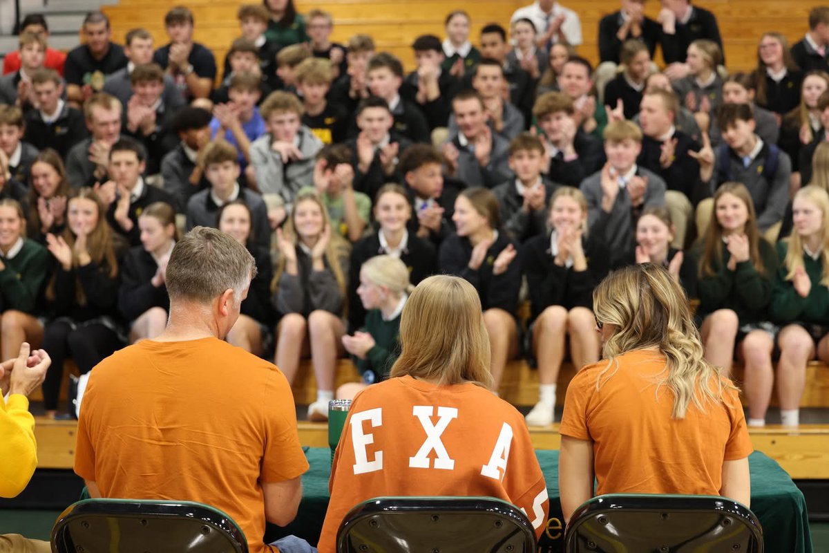 StAlbertSchools's tweet photo. Hook'em Horns! Lili Denton signed her National Letter of Intent this afternoon to continue her academic and athletic career at the University of Texas. https://t.co/ou8JZOuDe5