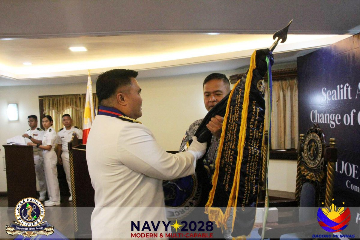 PhilFleet's tweet image. Fleet Deputy Commander Assumes Post as Acting SAF Commander

See full report here:
facebook.com/share/p/1SfvVa…

#PhilFleetVanguardofOurSeas
#ModernandMultiCapablePHNavy
#OneAFPOnePhilippines
#StrongAFPStrongPhilippines
#AFPyoucanTRUST
#SundaloSalamatSaSerbisyo