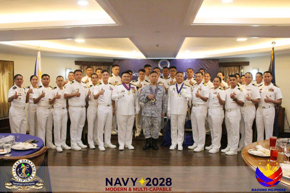 PhilFleet's tweet image. Fleet Deputy Commander Assumes Post as Acting SAF Commander

See full report here:
facebook.com/share/p/1SfvVa…

#PhilFleetVanguardofOurSeas
#ModernandMultiCapablePHNavy
#OneAFPOnePhilippines
#StrongAFPStrongPhilippines
#AFPyoucanTRUST
#SundaloSalamatSaSerbisyo