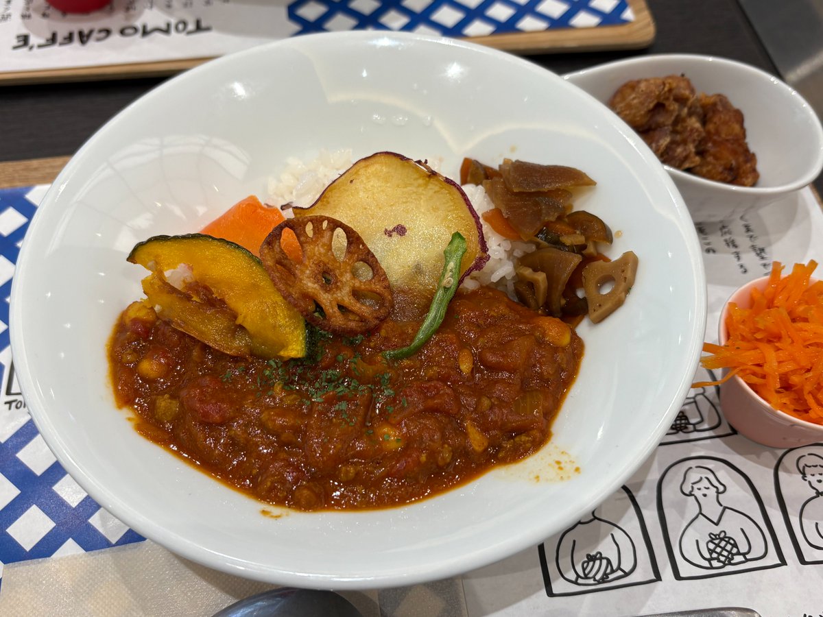 おはモ～ございます🐄愛知県岩倉🌤

毎週金曜は #カレーの日 🍛
こちらはトマトで煮込んだキーマカレー🍅
さっぱり感もコクもありとっても美味しかったです😋🍴
野菜がたっぷりだと嬉しいですよね🥕✨

本日もよろしくお願いいたします💪🐮
#企業公式が毎朝地元の天気を言い合う