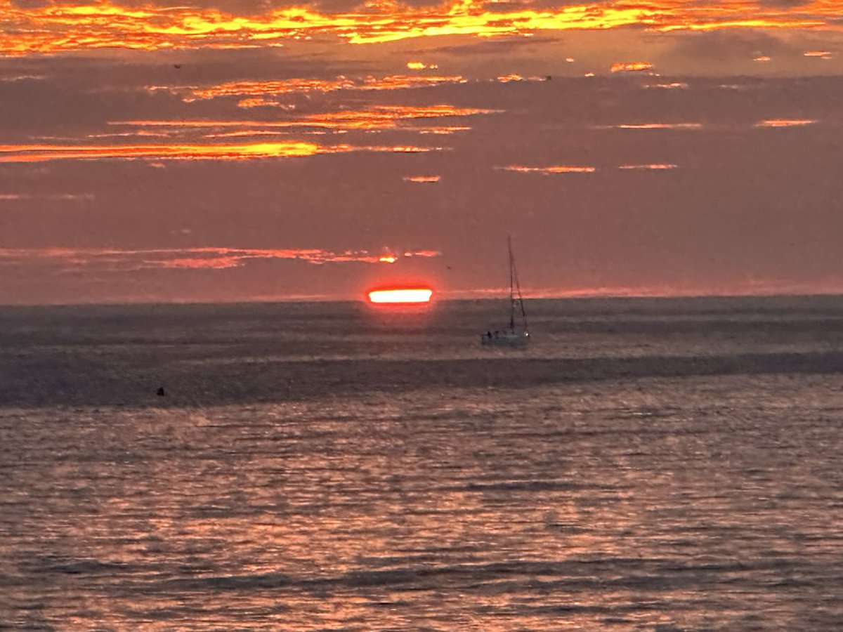 RickDickertWX's tweet image. Image capture-
4:50 pm PST-
11.12.25
#SunsetAlert 
….red sky at night…
