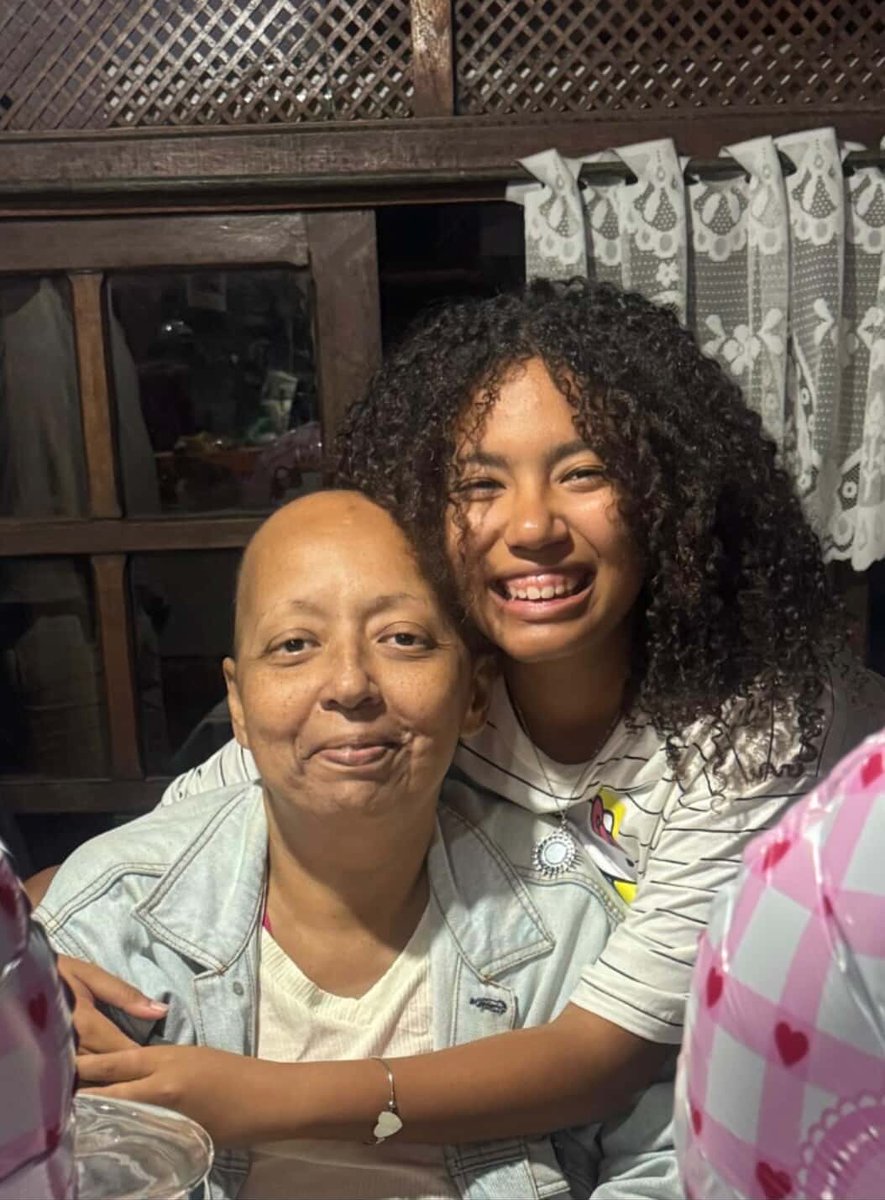 re_sacaa's tweet photo. A mãe de uma amiga minha está passando por um tratamento de quimio q não pode ser interrompido

O maior obstáculo é conseguir o medicamento Verzenios, que custa 17 mil

Por favor, quem puder ajudar doando qlqr valor ou compartilhando fará toda a diferença

https://t.co/OdCv3TCYva https://t.co/tLjlTKpW7m