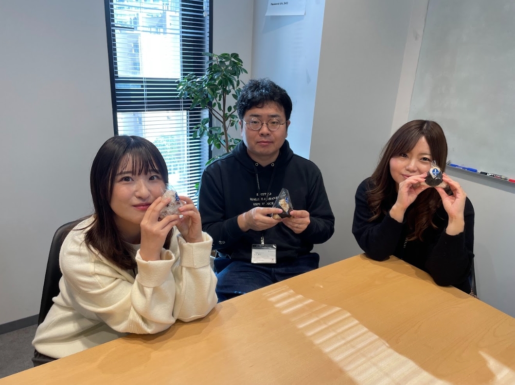 interg_inc's tweet photo. 【#OnigiriAction から、世界を変える 2025】

今年もインターグで『おにぎりアクション』実施✍ 

日本の代表的な食「おにぎり」をシンボルに、SNSや特設サイトにおにぎりの写真を投稿すると、写真1枚につき給食5食分（約100円相当）が協賛企業から寄付されます。

今年は10/7~11/15が対象期間です🍙 https://t.co/uMc9fKr1RO