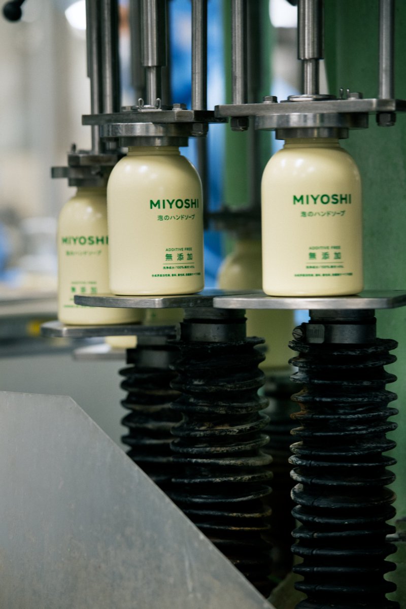 MIYOSHI_soap's tweet photo. 「ミヨシ石鹸」は、持続可能なパーム油の生産と利用を促進するRSPO認証の原料や、CO2削減効果があるといわれるサトウキビ由来のバイオマス容器を積極的に使用。ごくあたりまえにサステナビリティに取り組んでいます。
#MIYOSHI #ミヨシ石鹸
#無添加せっけん
#MADEINSUMIDA
#SUSTAINABLEPRODUCTS https://t.co/Wotx1qBiFi