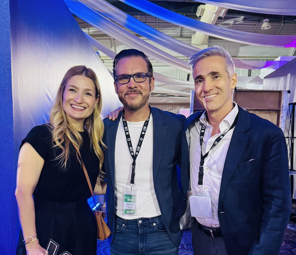 Un gustazo encontrarme con <a href="/RodrigoZubiria1/">Rodrigo Zubiria</a> y <a href="/gadorg/">Gabe</a> en la @expoemprendedor.sp donde fuimos speakers. Muy buen evento para #emprendedores por cierto!