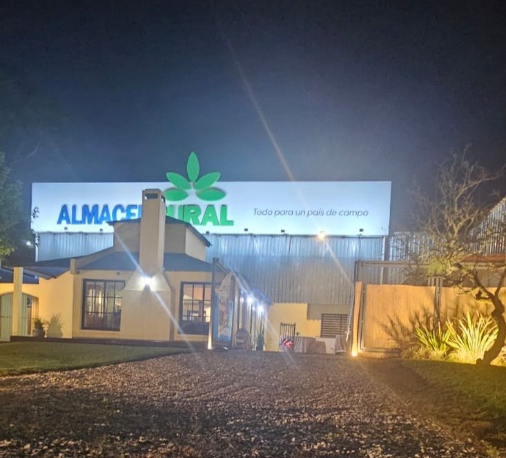 Gracias a todos los que nos acompañaron hoy junto a <a href="/NutritecUruguay/">Nutritec</a> en nuestro local de Florida.
#almacenrural #todoparaunpaisdecampo