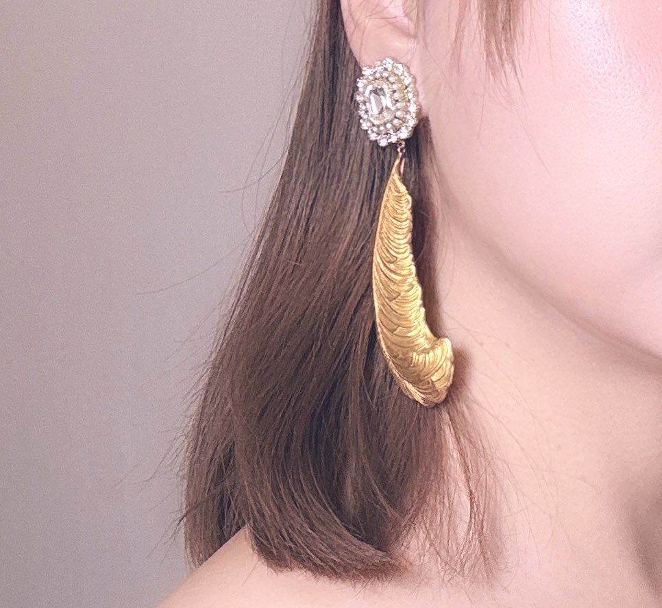 VIRE_accessory's tweet photo. ヴィンテージパーツを使用したブレスレット、ネックレス、ピアスの試着画です✳︎
ご参考までに…♡

▶︎デザフェス62
11/15〜16.南館４階
ブース番号:P-350〜351
価格帯:¥3900〜5500
________________________

#デザフェス62 #デザフェス https://t.co/E4IbDkSnxR