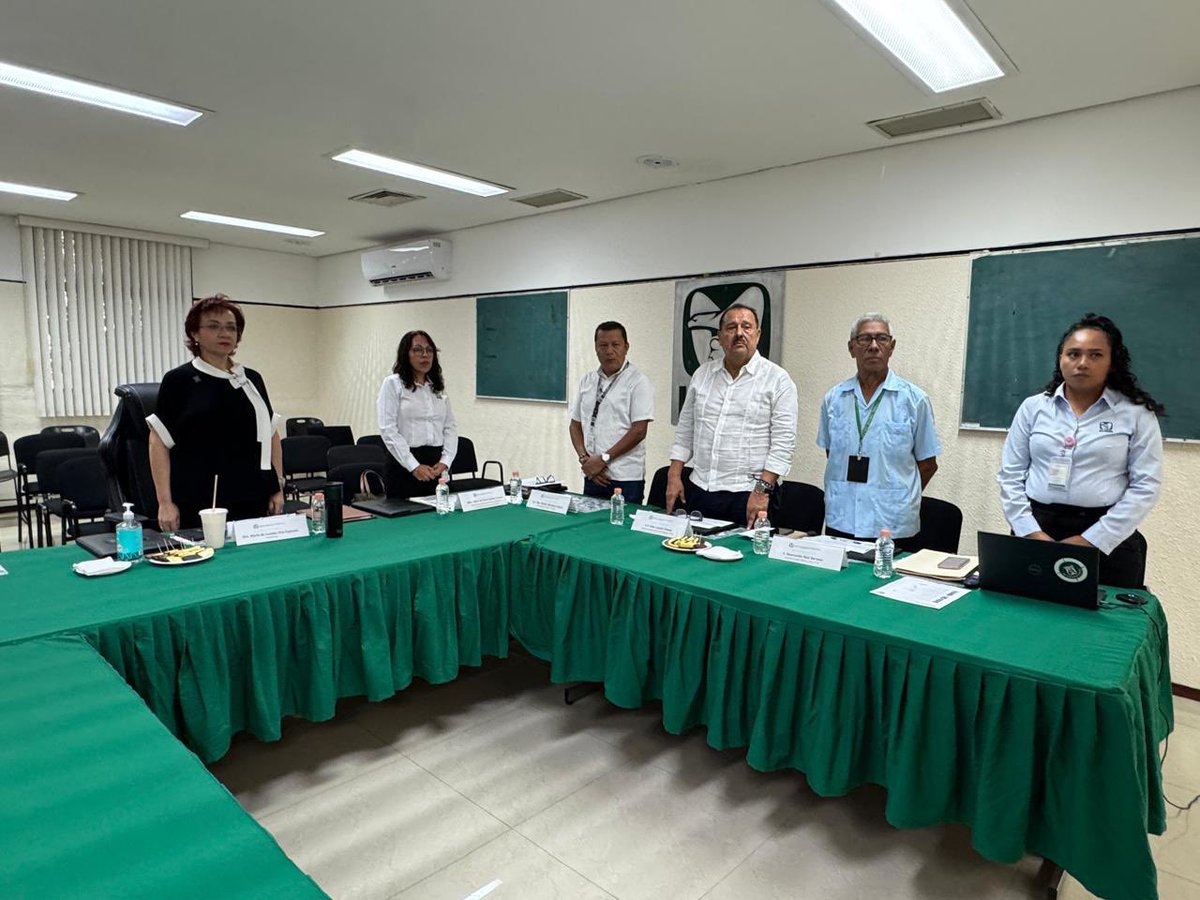 IMSSGro's tweet photo. 💚 En el HGZ con UMF No. 8 de Zihuatanejo se efectuó la XXIII Sesión del Consejo Consultivo del #IMSSGuerrero, presidida por la Dra. María de Lourdes Díaz Espinosa.

👩‍⚕️ La Jefatura de Prestaciones Médicas expuso los progresos de la Estrategia 2-30-100. https://t.co/JfldD21tt9
