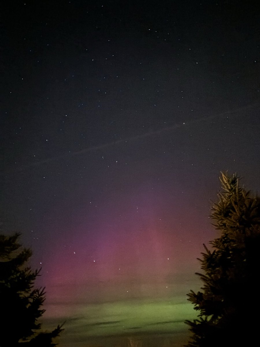 lisayohnson's tweet photo. #northernlights https://t.co/MC02nqtbeF