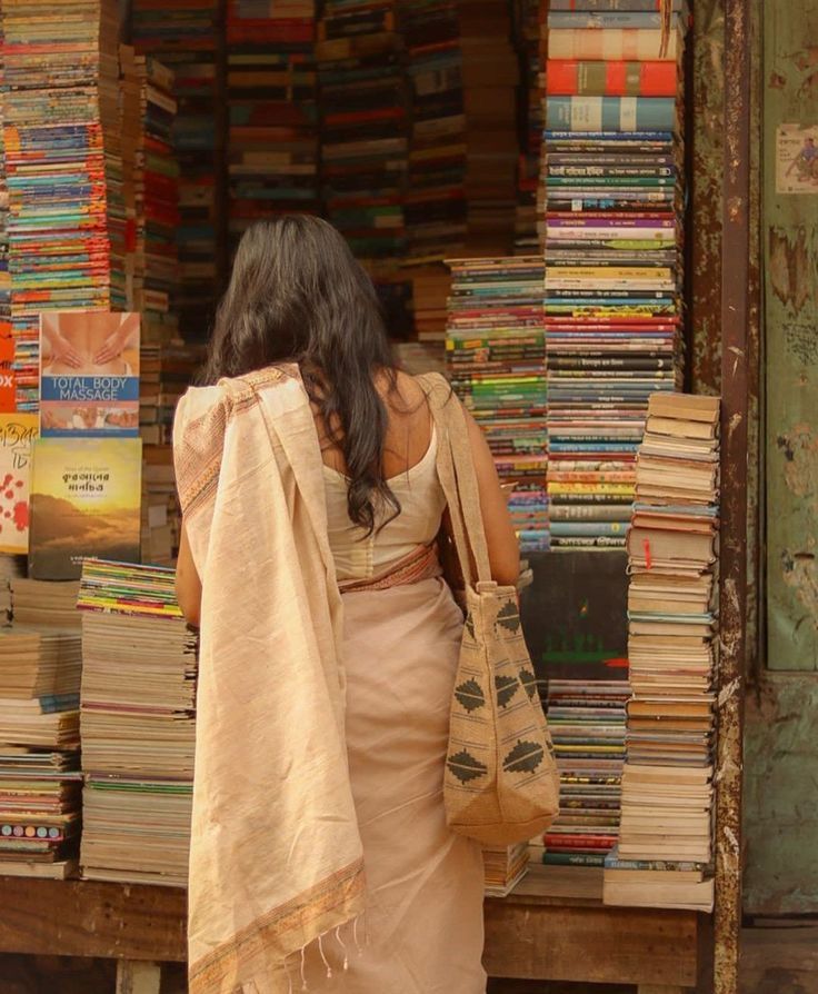करते रहिए जीवन मे गहरे चिंतन 
बहुत से अनुभव क़िताबों में मिल जाते है 
मंदिर गुरुद्वारा सुकून प्रभु औऱ शांति के पर्याय सही ,,,
पर कभी कभी भगवान किताबों में भी नज़र आते है ... ❤️✍️

#राधेमाधव
#शुभ_प्रभात_वंदन
#मणिकर्णिका 
#बज़्म