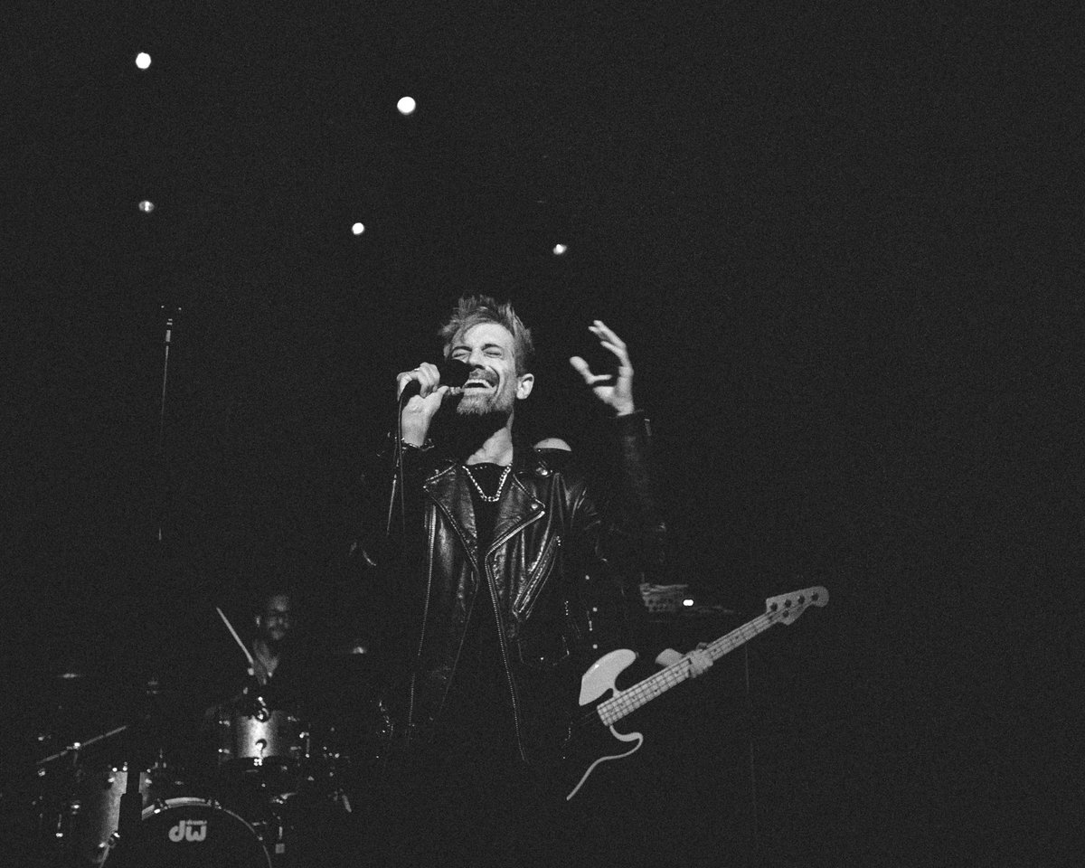 Tour recap pictures. Loved seeing you all 🖤 

#headautomatica #tour #beatingheartbaby #emo #goth #indie #tour