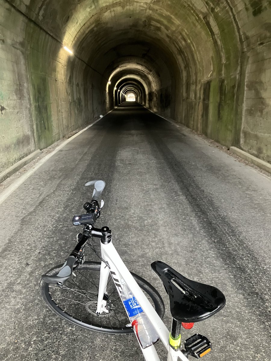 manbobongo's tweet image. 南下したらまさかの雨☔️
初の雨ride🚲
#御宿で進めなくなった
#さぁどうしよう
#コンビニで雨宿り