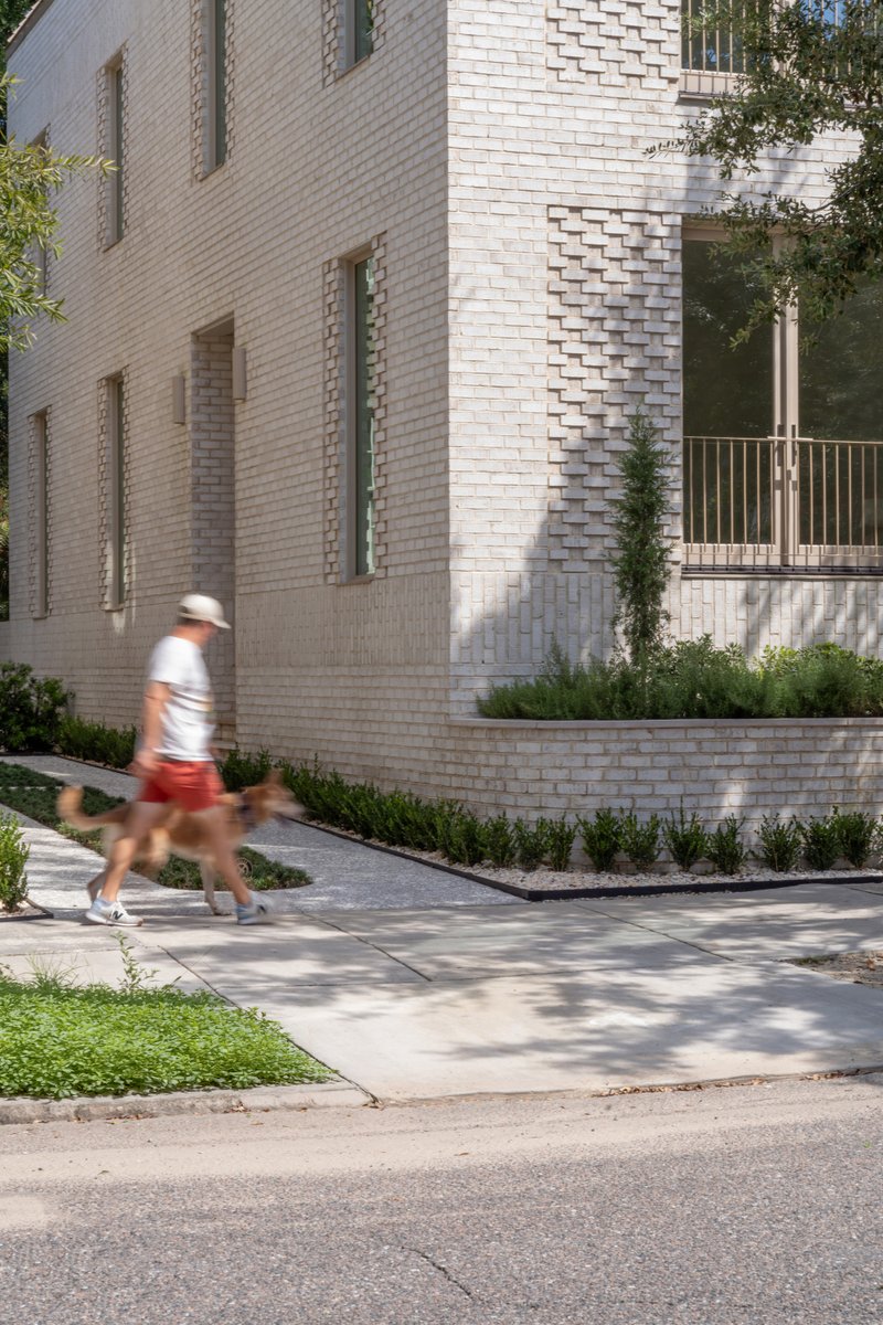 Cobylefko's tweet image. Radcliffe House, designed by Boyd Architects, is a wonderful infill project. 

On a small urban lot (30 x 100), the use of a novel type of brick and its bonding within a traditional form results in a delightful subversion of the standard vernacular with great flair. Bravo!