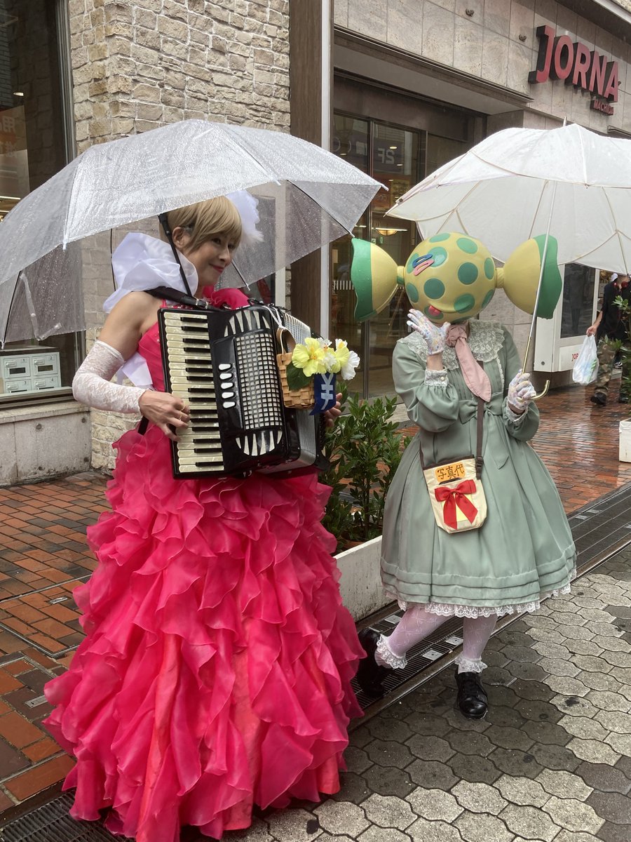 mizukan's tweet photo. 今年は、MIKKAIに行っただけでなく、雨の中や猛暑の中大道芸観に行ったり、中国雑技団さんの付き人もしたりで…

色々あるよね〜
色々あったよね〜😅

#MIKKAI
#大道芸 https://t.co/9QuRp61Ptp