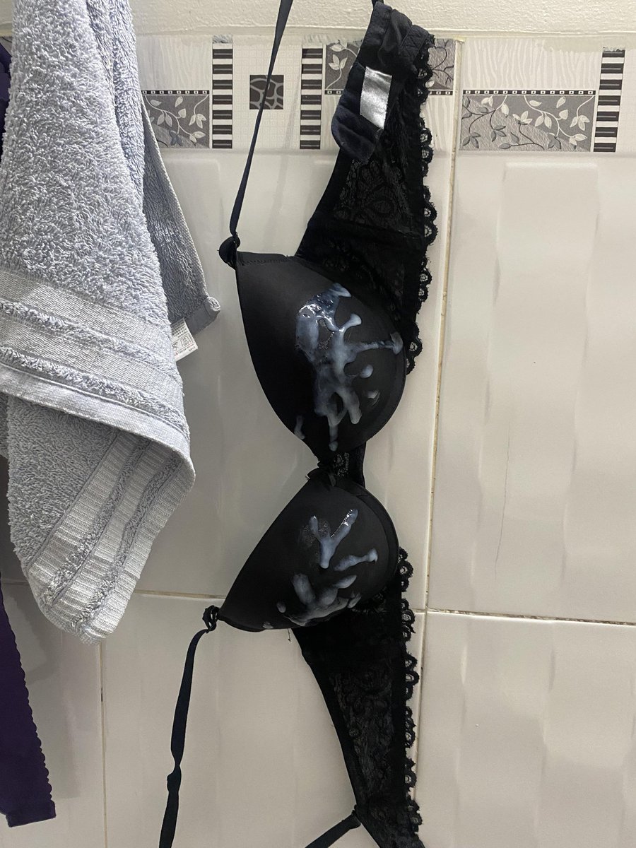 Oluk oluk siyah iç çamaşıra boşalan takipçimiz