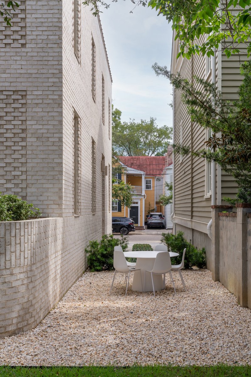 Cobylefko's tweet image. Radcliffe House, designed by Boyd Architects, is a wonderful infill project. 

On a small urban lot (30 x 100), the use of a novel type of brick and its bonding within a traditional form results in a delightful subversion of the standard vernacular with great flair. Bravo!