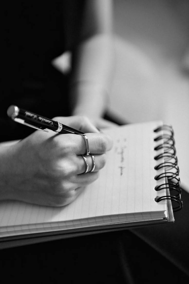 🪴💉: No estoy de acuerdo en imponer una obligación a los campistas, es querer que hablen si o si de un trauma... Dice Val que hay que poner mano dura y... Sinceramente Valthorian, tú y tus método dudoso os podéis ir a la mierda
#LifeOfFarce #LOF