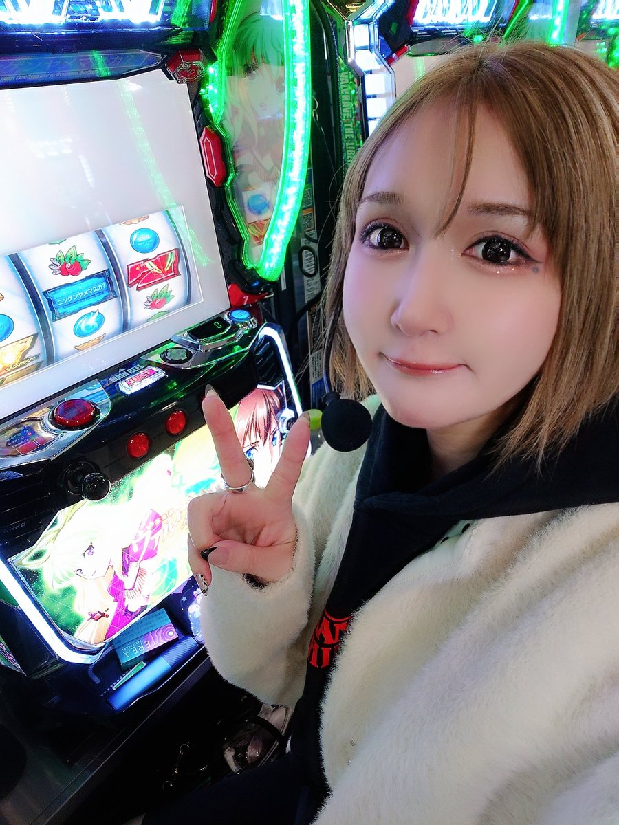 あページ♡ （4月30日まで） おはようございます☀ 本日はピーアーク北綾瀬店さんで収録♡ 前髪が