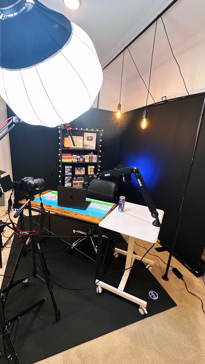 JoshBurnsTech's tweet image. Just finished a full day of filming content 

Do what others aren’t willing to do