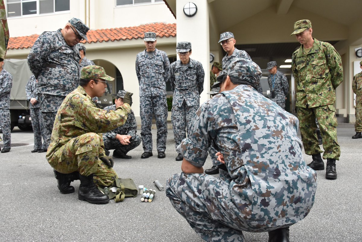 jsdf_gcc_cnbc's tweet image. 中特防は航空自衛隊 南西高射群 第１９高射隊の隊員に対しＣＢＲＮ教育を実施しました。個人用防護装備の装着訓練では陸空の女性隊員同士、笑顔あふれる訓練場面もあり部隊間の親睦も深まりました。＃陸上総隊 ＃恩納分屯基地