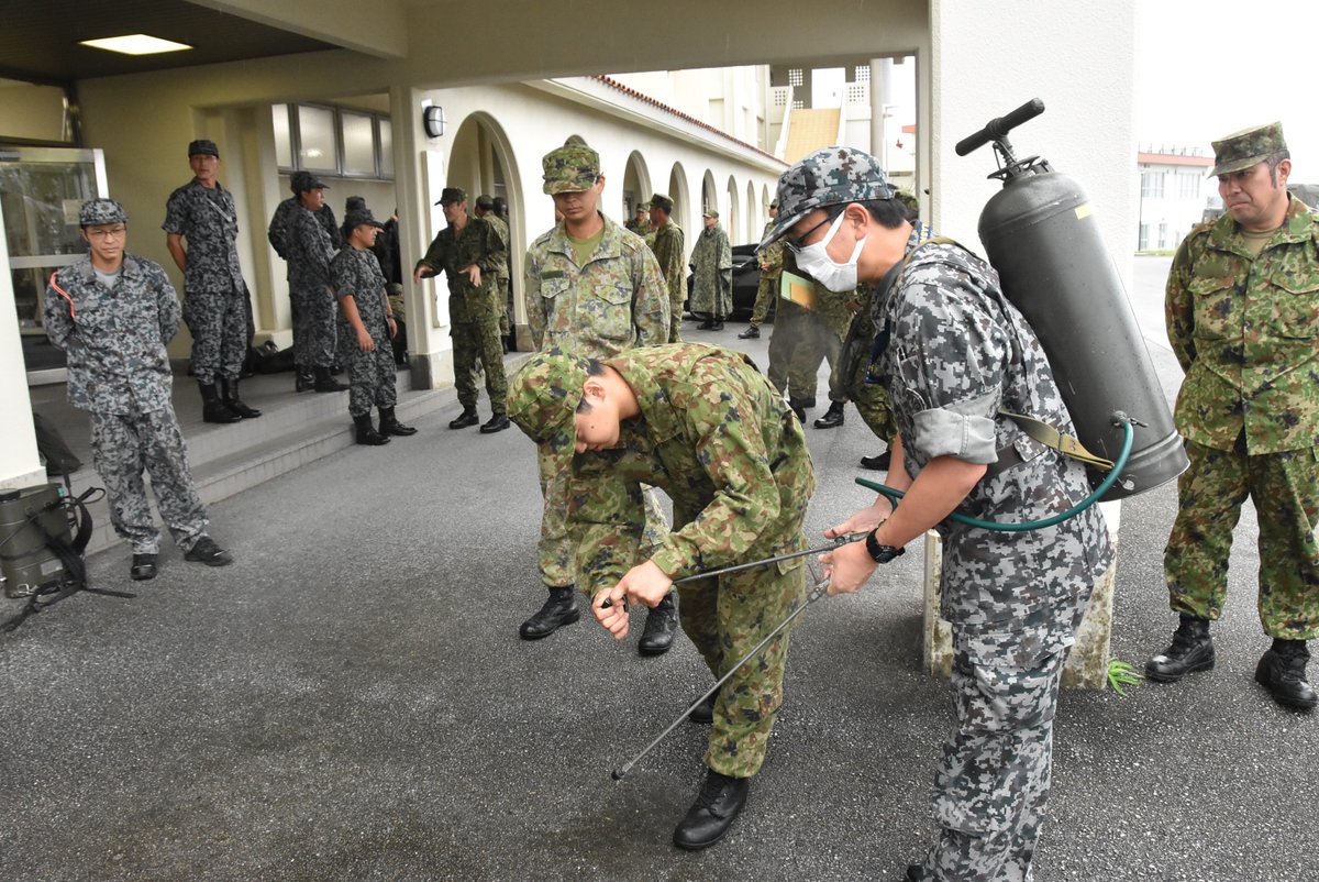 jsdf_gcc_cnbc's tweet image. 中特防は航空自衛隊 南西高射群 第１９高射隊の隊員に対しＣＢＲＮ教育を実施しました。個人用防護装備の装着訓練では陸空の女性隊員同士、笑顔あふれる訓練場面もあり部隊間の親睦も深まりました。＃陸上総隊 ＃恩納分屯基地