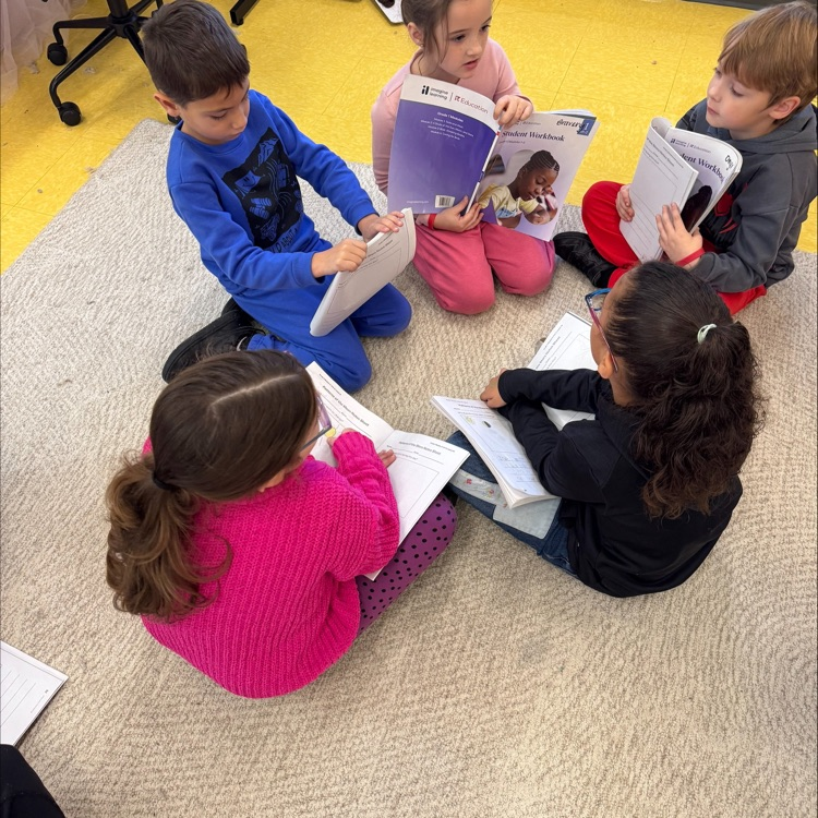 AthensCitySch's tweet photo. Ms. Ratcliff’s class today completing a science talk on why it looks like the moon changes shape! We’re learning all about the moon’s phases and how the sun’s light helps us see different parts of it each night. 🌕🌗🌘🌑#ExcellenceIsACP https://t.co/0NsDlNQAUs