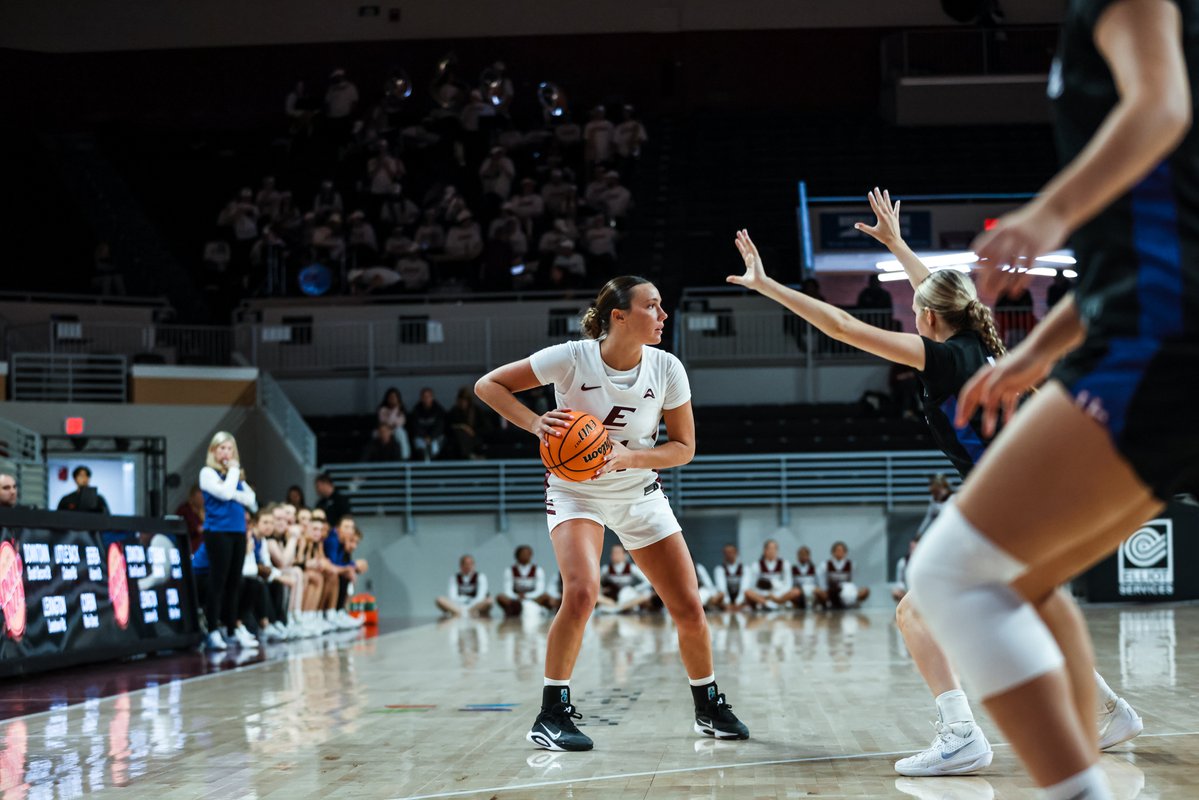 Have a night, Liz! 🤳

◾️ 13 points
◾️ 5 rebounds
◾️ 4 assists
◾️ 2 threes

#GoBigE