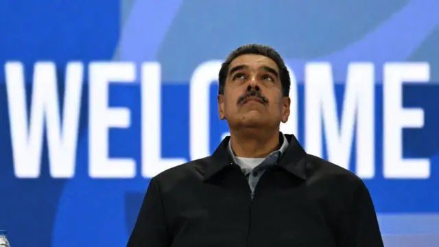 🔻Cuando un criminal acorralado, no pide clemencia sino que amenaza con volarlo todo si no se le concede el poder que ya perdió, no puede ser merecedor de negociación alguna.

Y hay quienes, por miedo al ruido de esa explosión, prefieren dejarlo gobernar el vecindario.

Eso es lo