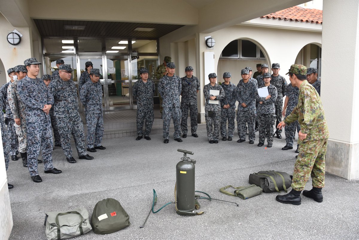 jsdf_gcc_cnbc's tweet image. 中特防は航空自衛隊 南西高射群 第１９高射隊の隊員に対しＣＢＲＮ教育を実施しました。個人用防護装備の装着訓練では陸空の女性隊員同士、笑顔あふれる訓練場面もあり部隊間の親睦も深まりました。＃陸上総隊 ＃恩納分屯基地