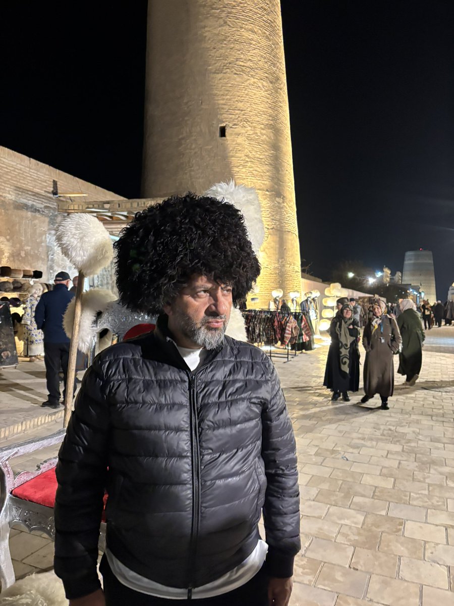 Seher vaktine ulaştırıp alınlarımızı secdeye eğdiren Rabbimize hamdolsun. Allah cümlemize sağlık sıhhat huzur nasib etsin. 
Hayırlı sabahlar