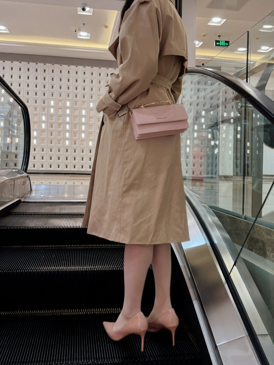 叛逆的一天，老公叫我穿嘿丝我就不穿～ https://t.co/cUjMWnaUhj