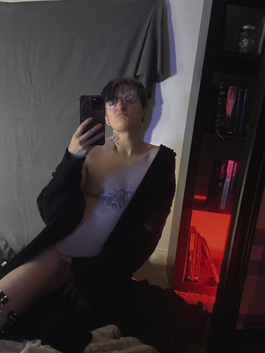 gr3yftm's tweet photo. hiii :)) I’m Greyson. 🏳️‍⚧️ New to NSFWtwt, please don’t be too nice to me 😋
#ftm #transmasc #hehim #boypussy #nsfw #nsfwtwt #tboy https://t.co/pwPDynKLh3