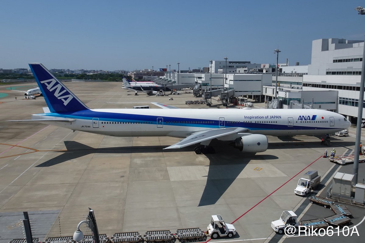 Blue751A's tweet image. JA754A
B7で一番好きでFUKとHNDで沢山撮影し旅客機で一番多く搭乗した機体…
沢山ある思い出の中でもバースデーフライトで乗れたことは一生忘れません…
改めて27年間ありがとう そして お疲れ様でした💐