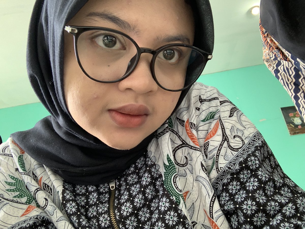 anakeper's tweet image. kelas pagi menyiksa😞