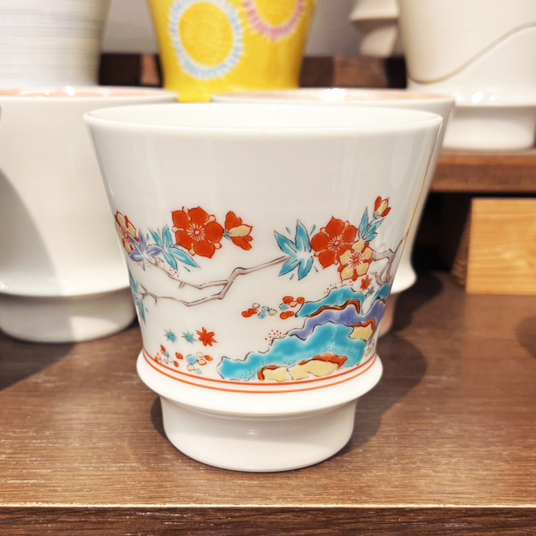 EiichiKusaba's tweet photo. In Japan, pottery is divided into two types: earthenware and porcelain.
Earthenware comes from clay, porcelain from stone.
Arita is the birthplace of Japanese porcelain, first made in 1616.
#AritaWare #JapanesePorcelain #JapanesePottery https://t.co/lBUqqWllb6