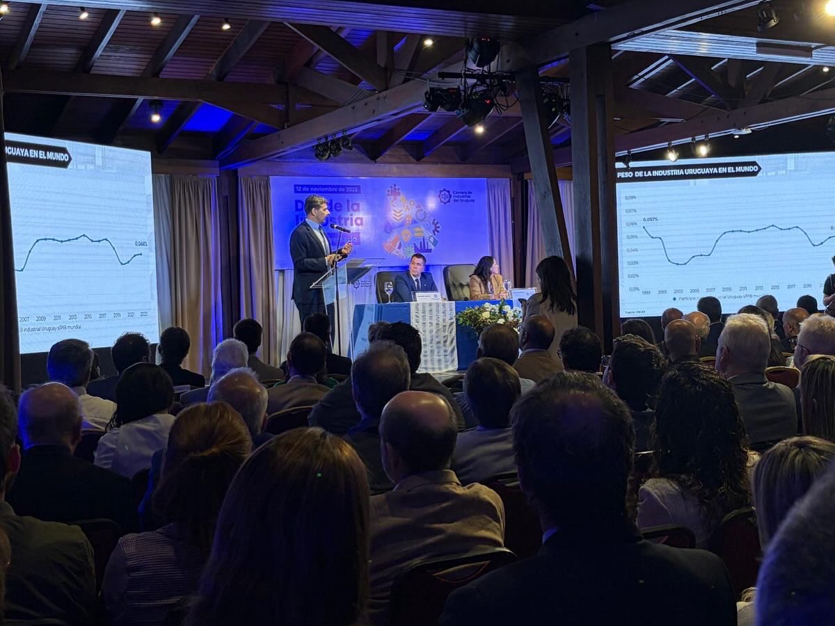 ⚙️Saludamos a <a href="/camindus/">Cámara de Industrias del Uruguay</a> por sus 127 años de compromiso con el desarrollo industrial del país.

👉 Nuestro representante, <a href="/Albaladm/">Manuel Albaladejo</a>, acompañó la celebración reafirmando el compromiso de <a href="/UNIDO/">UNIDO</a> con la transformación productiva sostenible portando una perspectiva internacional.