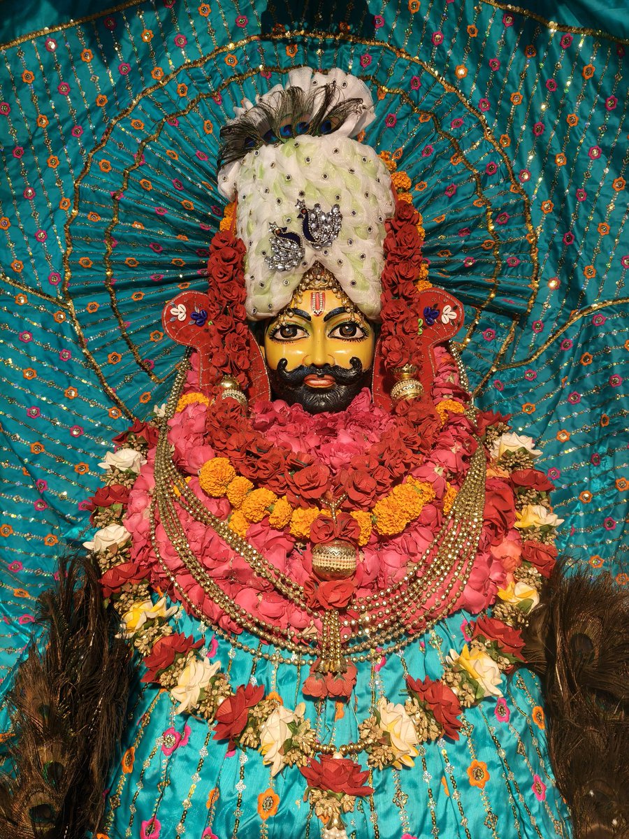 श्याम, तेरे नाम में है अजब सी मिठास,
हर ग़म में तेरी याद देती है साँस,
जो झुका तेरे चरणों में, वो संभल गया,
तेरे प्रेम से ही चलता है मेरा विश्वास। 
          ।। जय श्री श्याम ।।