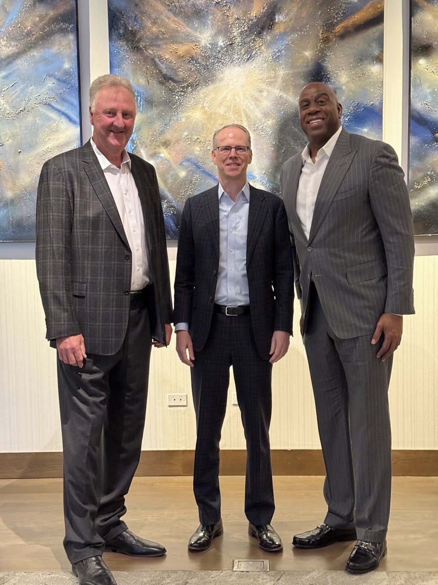 Hanging out with one of the greatest that’s ever laced them up - three-time NBA champion, two-time Hall of Fame, and 3x NBA MVP Larry Bird aka Larry Legend!

Larry and I want to thank Bill Huffman Nuveen CEO for inviting us together today. We delivered an incredible motivational