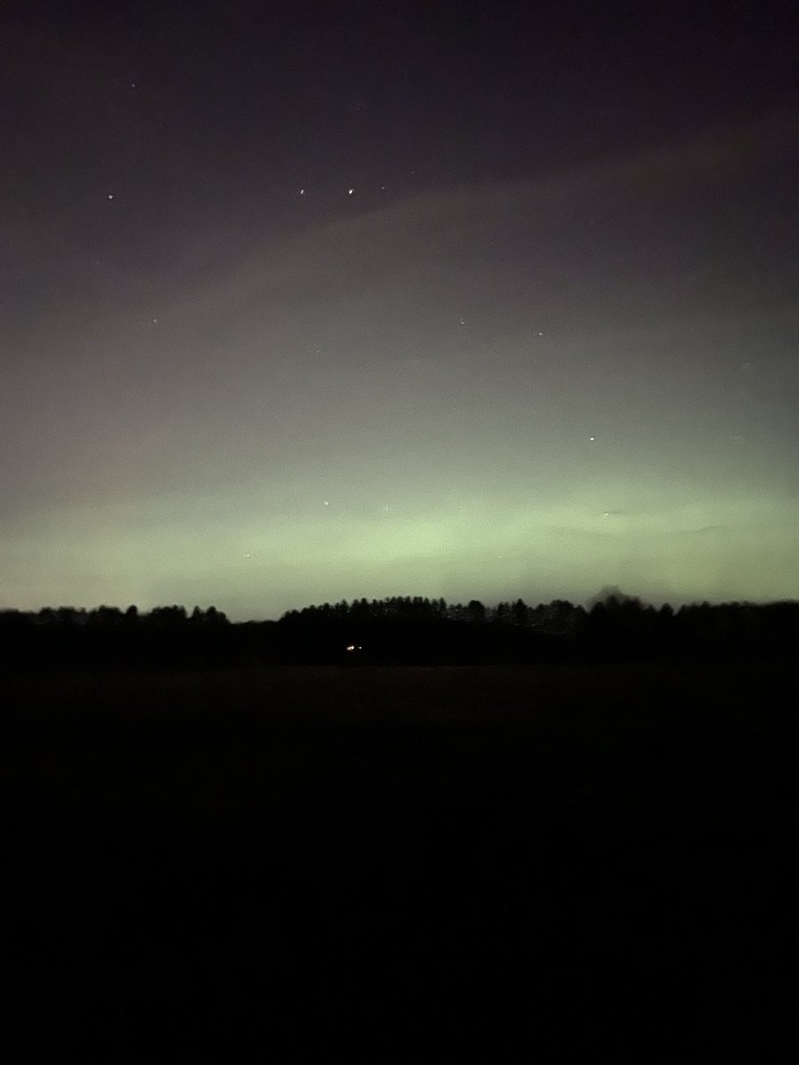 CharlieBourdo's tweet image. Auroras just outside of Madison Wisconsin! #wiwx