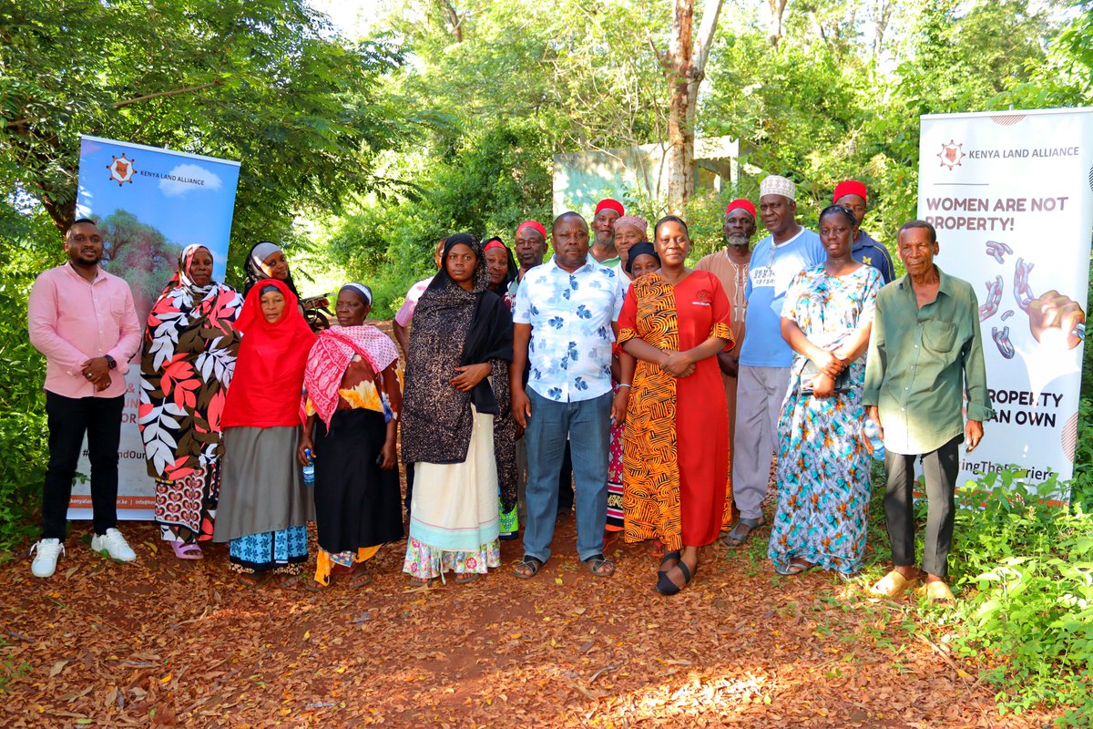 KLandalliance's tweet image. Our team from Kenya Land Alliance (KLA), led by our CEO, Faith Alubbe, and supported by Brot für die Welt, met with the Kaya Elders, the traditional custodians of Mrima Hill, to discuss the ongoing developments.
#LandGovernance #LandRights  #CommunityLand #IndigenousRights