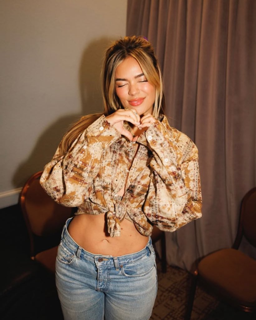 Karol G para Los Latin Grammy Mañana.