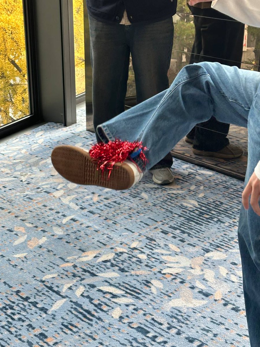 hackyboiz's tweet image. Are you enjoying POC Conference?🎉
We’re running the Squid Game booth located next to the elevator in the VIP room — come check it out!
You can try out some traditional Korean games like jegichagi (like hacky sack) and DDakji-chigi (paper tile flipping), as well as an LLM prompt…