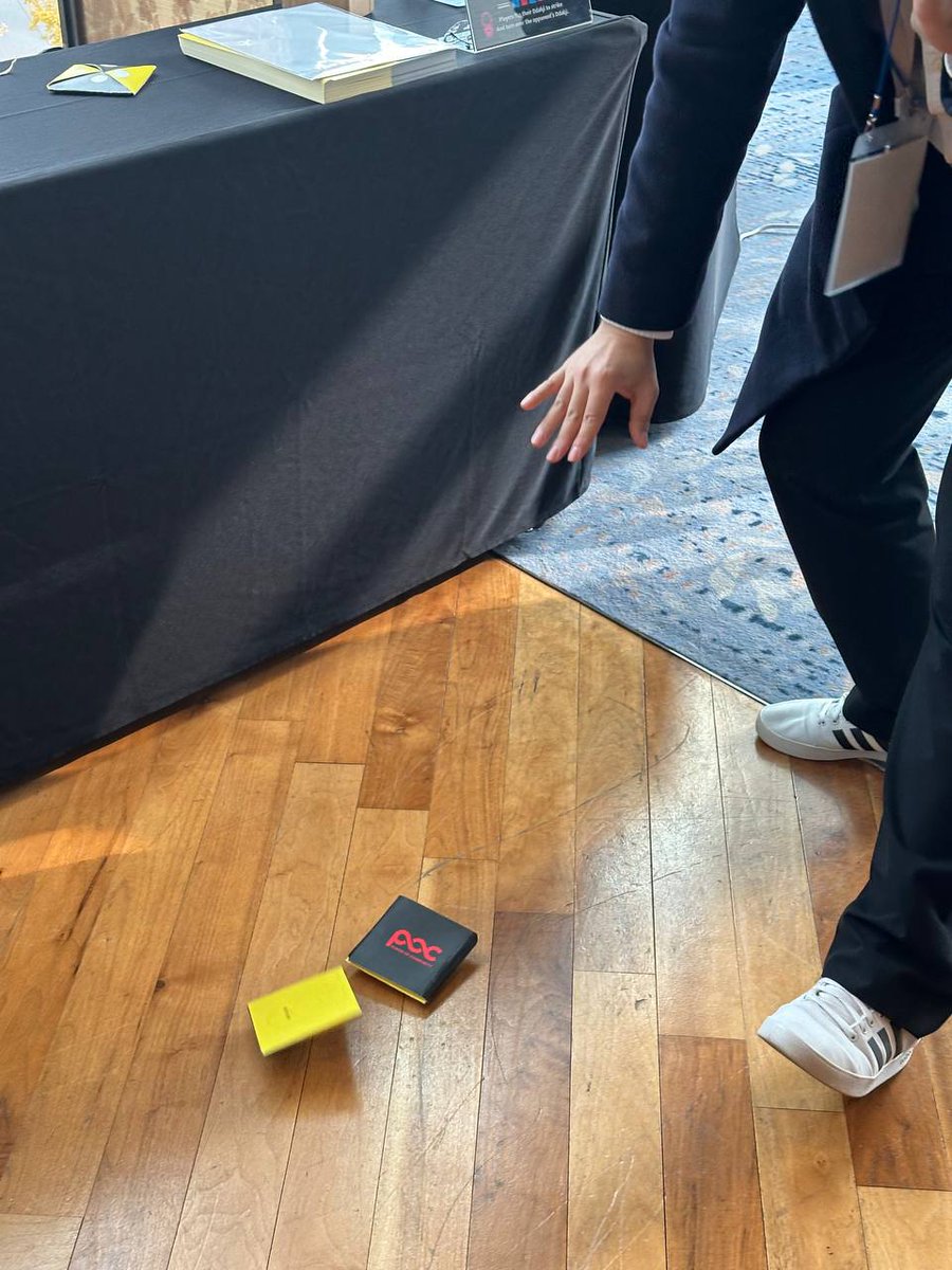 hackyboiz's tweet image. Are you enjoying POC Conference?🎉
We’re running the Squid Game booth located next to the elevator in the VIP room — come check it out!
You can try out some traditional Korean games like jegichagi (like hacky sack) and DDakji-chigi (paper tile flipping), as well as an LLM prompt…