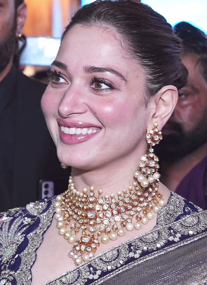 111suryabhai's tweet photo. Madam Bhatia 😍💋🛐

#TamannaahBhatia https://t.co/pStDnLuH2Z