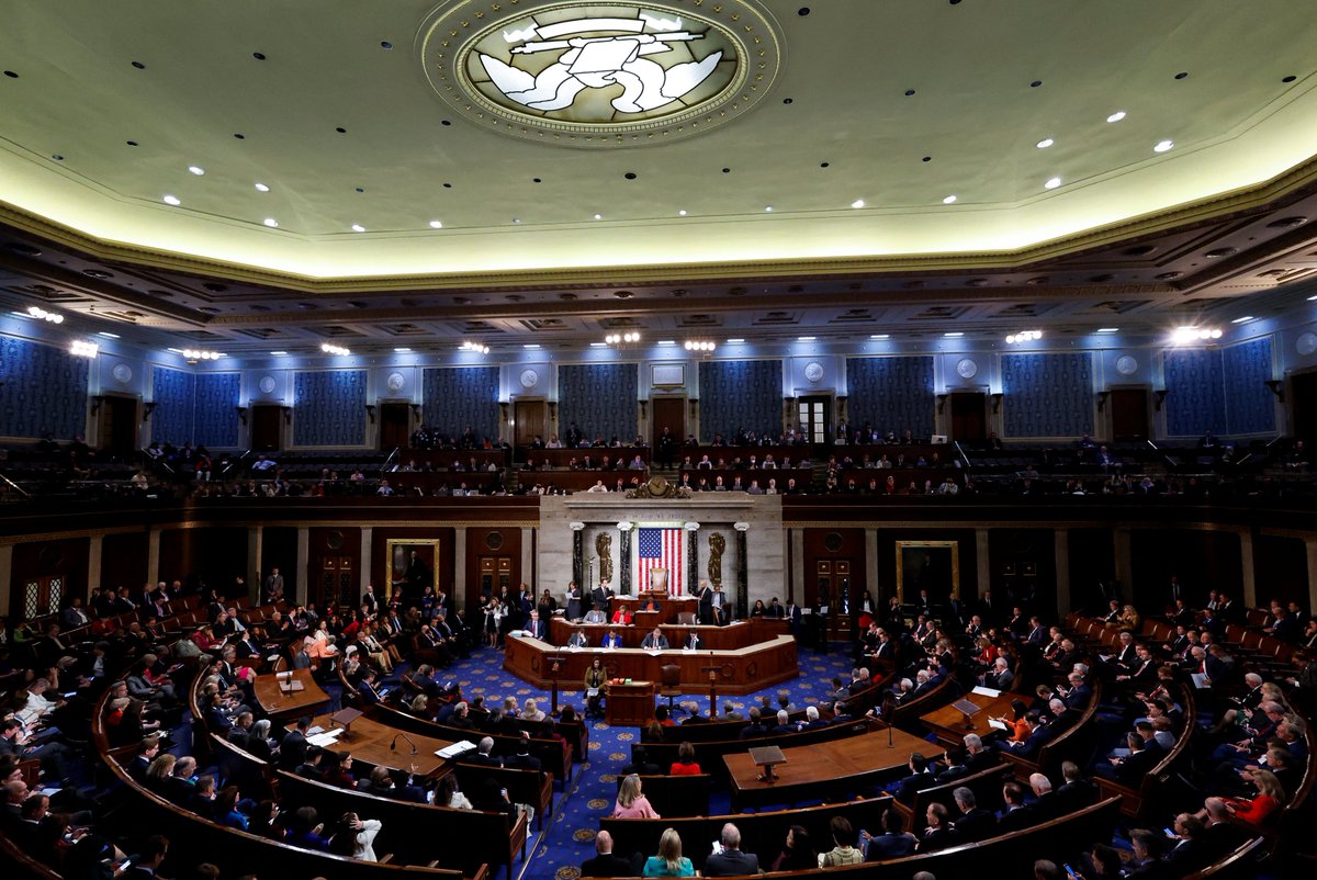 pione_chain's tweet image. The US House has passed the deciding vote to reopen the government - with a narrow margin of 216-213. Next, the result will be finalized and sent to President Trump for his signature. The moment the US government reopens is fast approaching.
#TheUSHouse #vote #reopening
