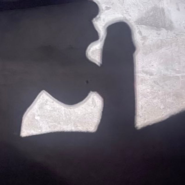 If you’re right-brained, you see a popsicle.

If you’re left-brained, you see a microphone.