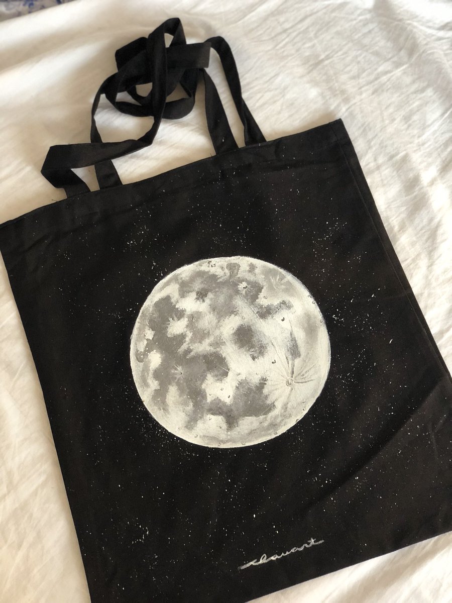 claudia_cl00's tweet photo. Luna pintada en totebag 💗🌝 me ayuda mucho si compartís💗 https://t.co/ccSchfNxzp